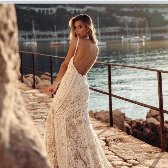 Rue de seine wedding gown. Never worn. Tags and in original box. Size 12 - Picture 5 of 10